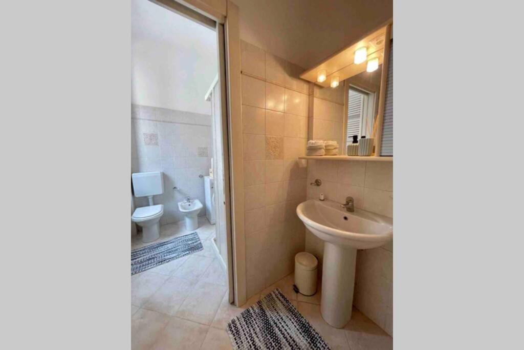 Unconventional Apartment: Centro Storico Con Bici Мантова Екстериор снимка